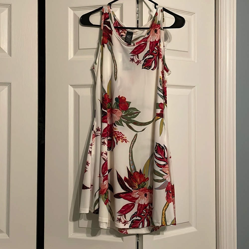 Lildy sleeveless tunic S/M white with pink flowers